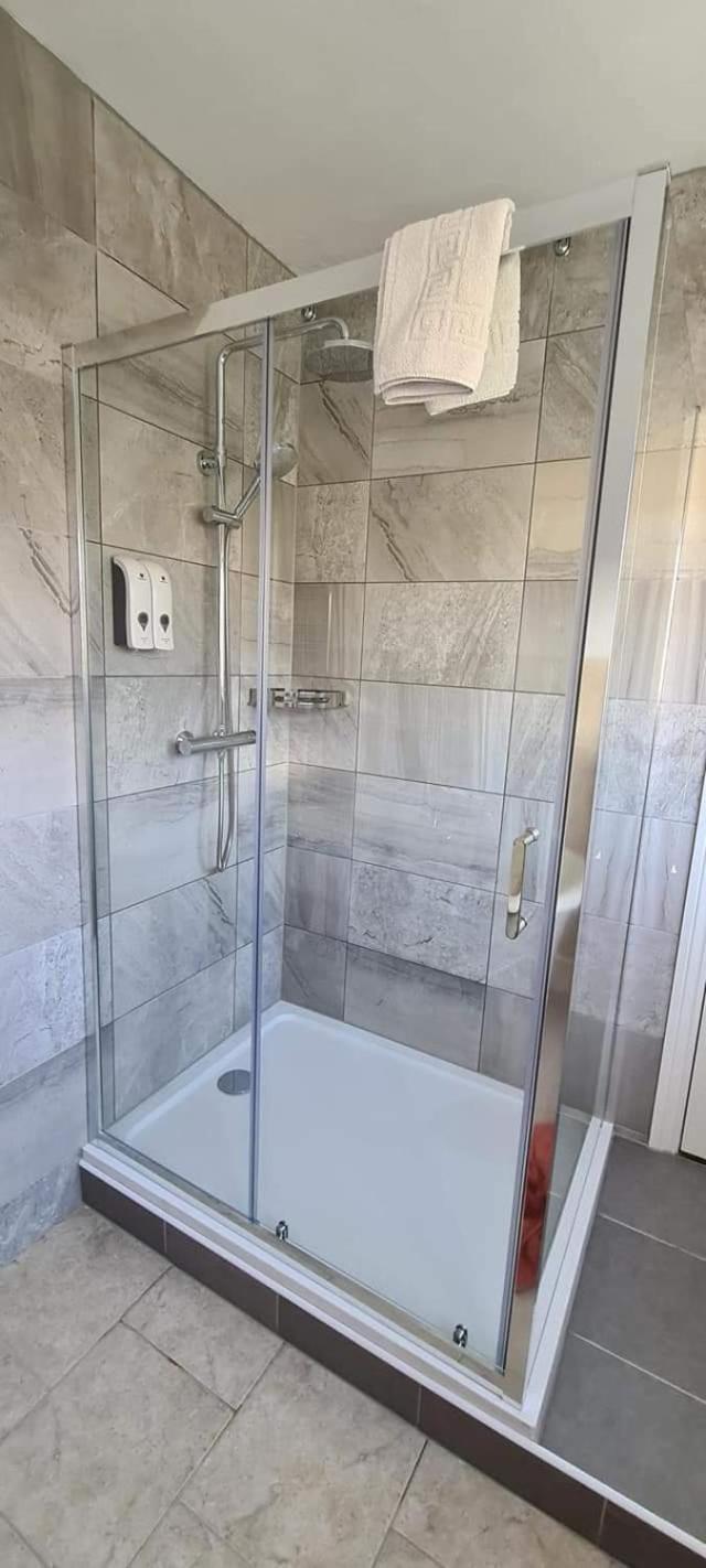 Woodlands 159 Bed & Breakfast Першор Екстериор снимка